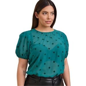 NWT Torrid Chiffon Clip Dot Puff Short Sleeve Top - Size: M (10)